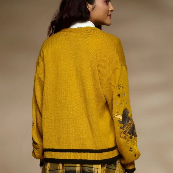 Hot Topic Harry Potter Hufflepuff Skimmer Girls Cardigan- NWT Size XL - Picture 3 of 7
